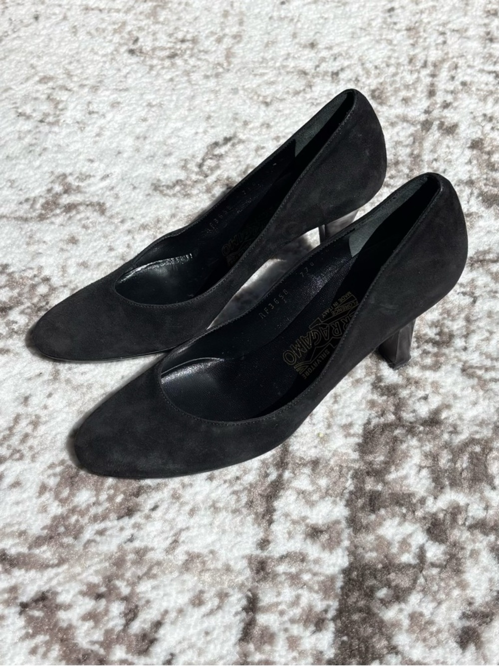 Vintage 90’s Salvatore Ferragamo Black Suede Mid-Heel Pumps - Picture 8 of 13